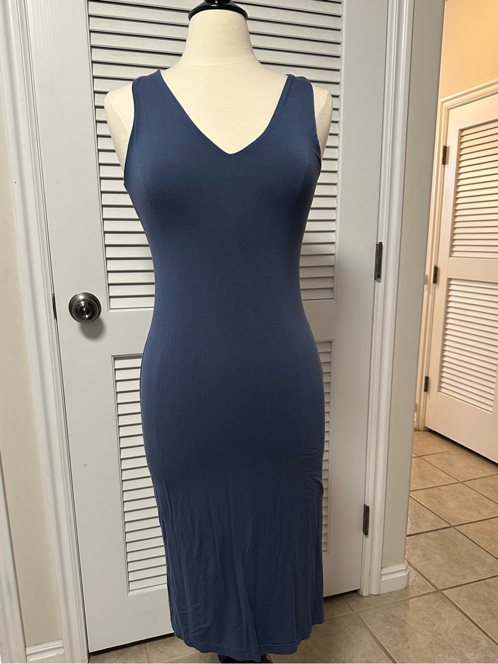 Boheme Jersey V-neck fitted sleeveless dress- Blue